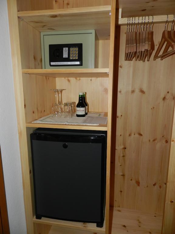 Landhaus Kuegler-Eppich, Kuep Kg Proleb Bilik gambar